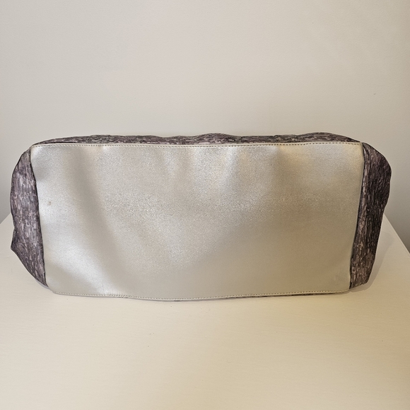 Rare Earth grey with pink interior nylon duffle bag - Picture 9 of 13